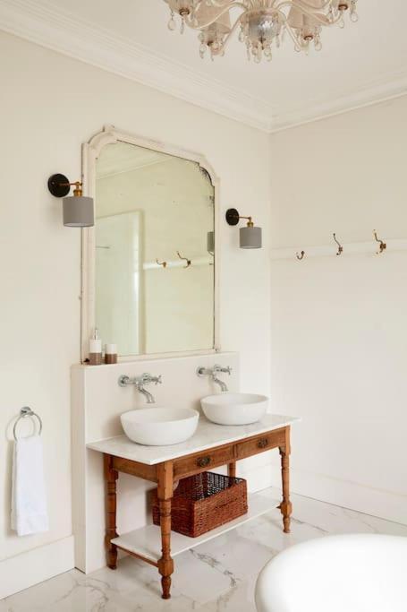 Stylish Scottish Manor, Coillemore House カイル・オブ・ロカルシュ エクステリア 写真
